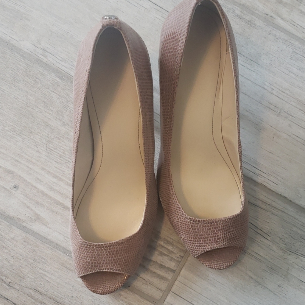 Shoes - Picture 3 of 4